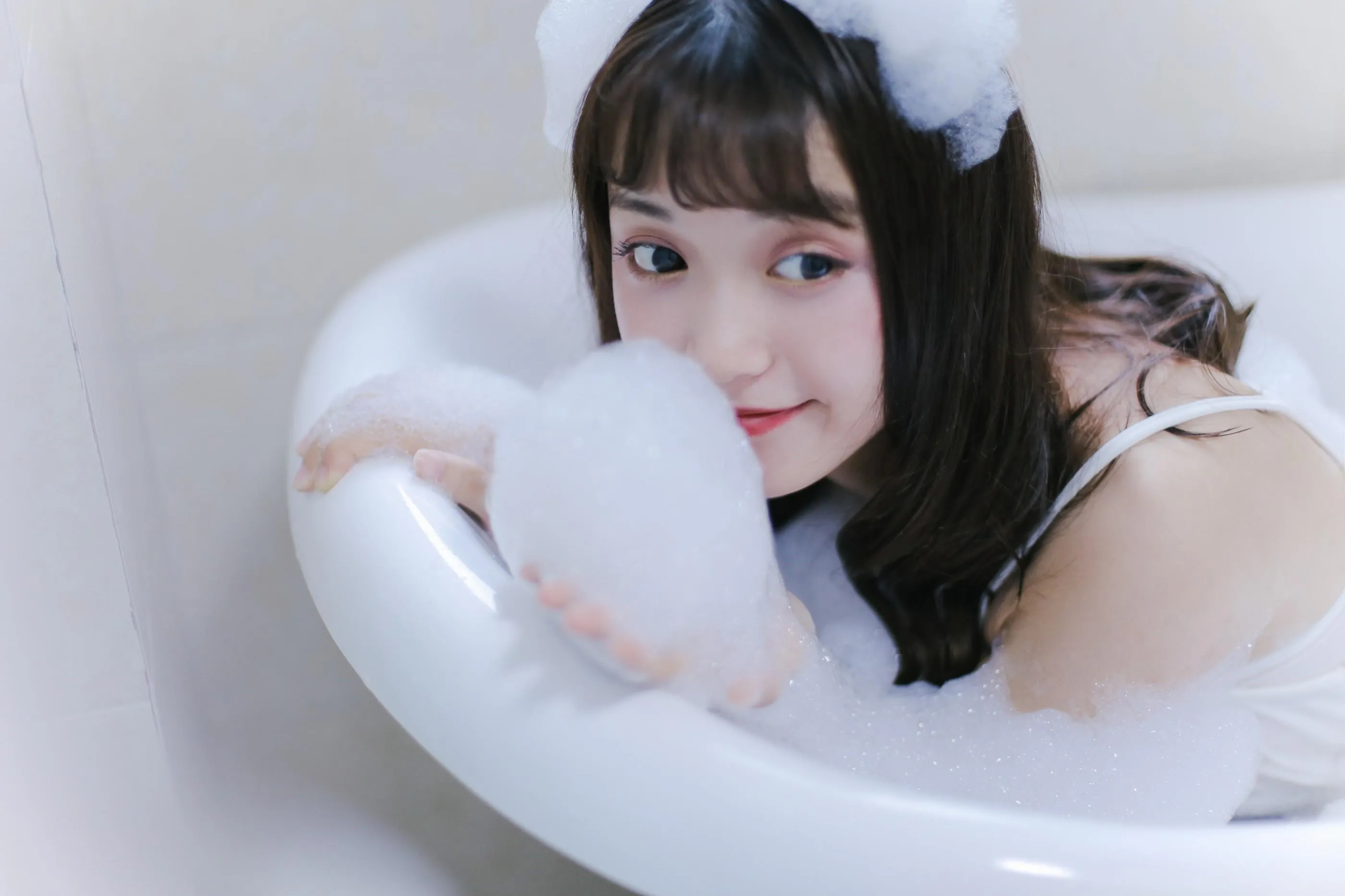 [YITUYU艺图语]2022.08.25 牛奶泡泡浴 一条鱼尾 [27P]插图5